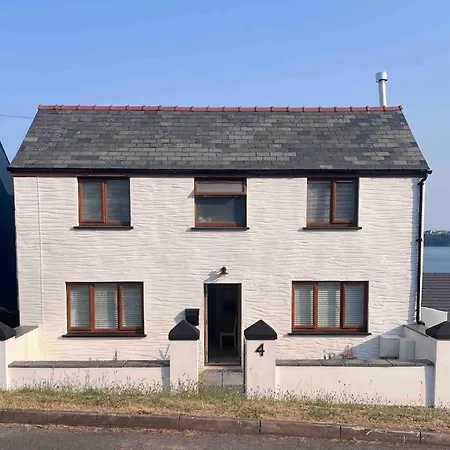 Ty Mary Llanstadwell Milford Haven Pembrokeshire Exterior photo