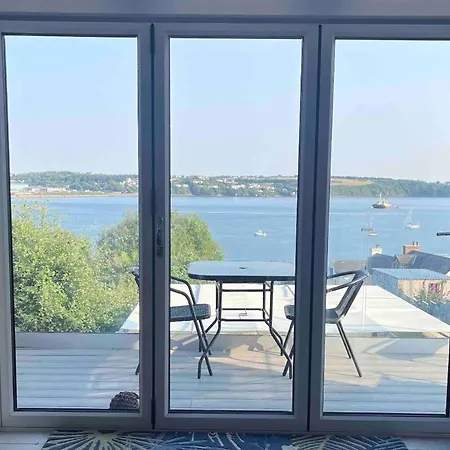 Ty Mary Llanstadwell Milford Haven Pembrokeshire Exterior photo